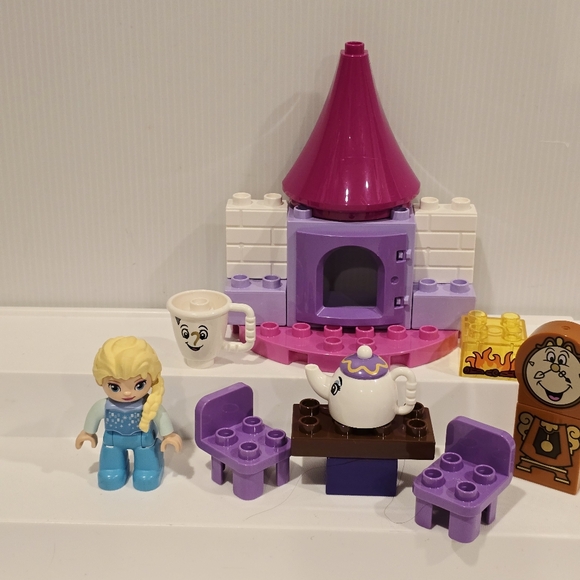Lego DUPLO Disney Princess Belles Tea Party 10877 Beauty and the Beast with Elsa - Picture 8 of 14